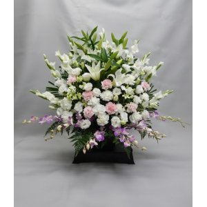 画像: お供え用アレンジメント(花台付)